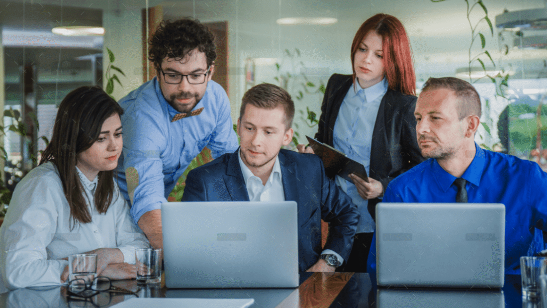 demo-attachment-965-group-people-working-team-2